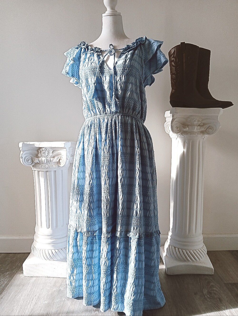 BOHO WESTERN TEXTURED SKY BLUE V-NECK RUFFLED TASSEL TIE FRONT MIDI DRESS MEDIUM